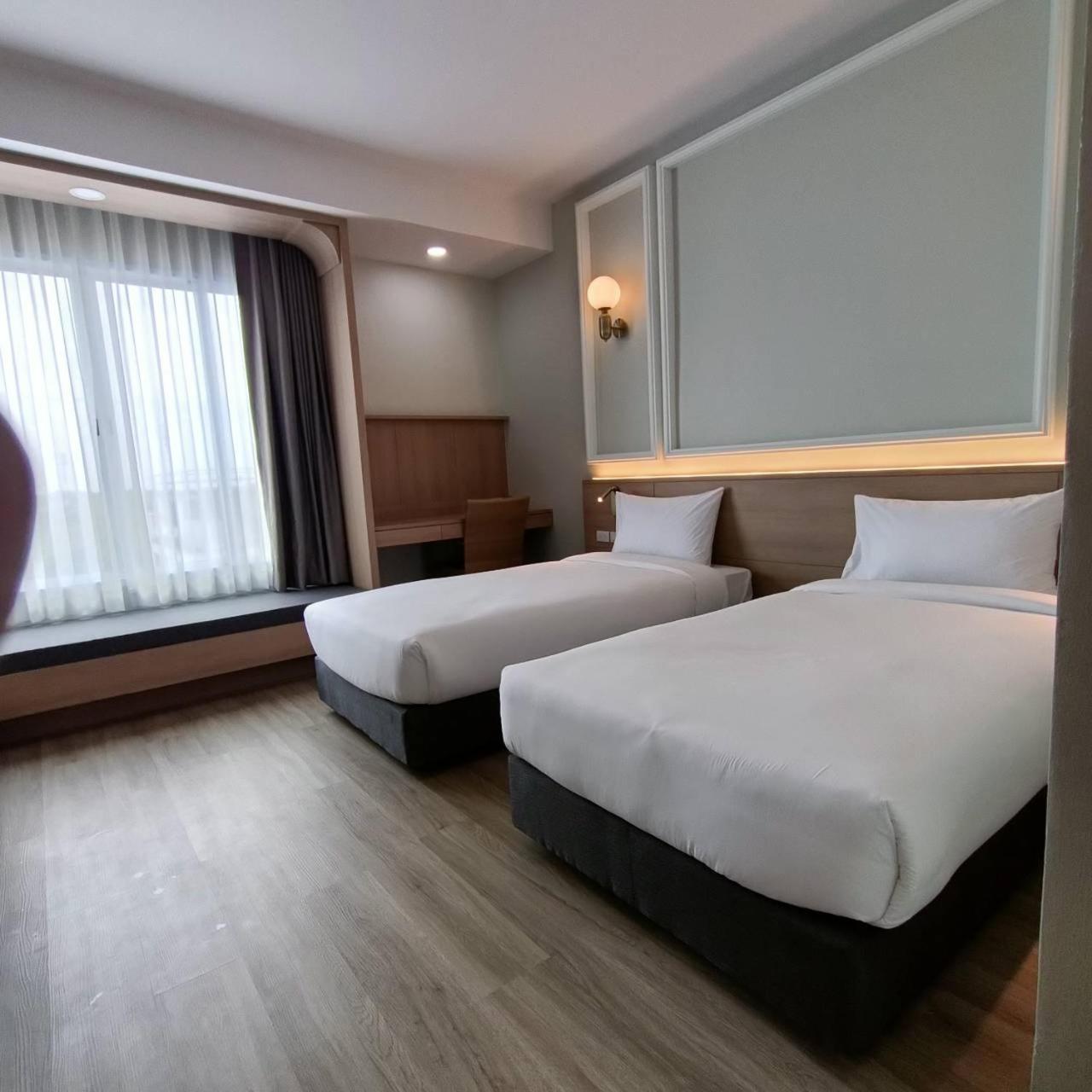 Mayflower Grande Suite Hotel Пхітсанулок Екстер'єр фото