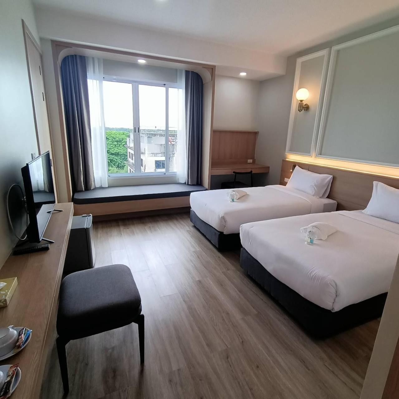 Mayflower Grande Suite Hotel Пхітсанулок Екстер'єр фото