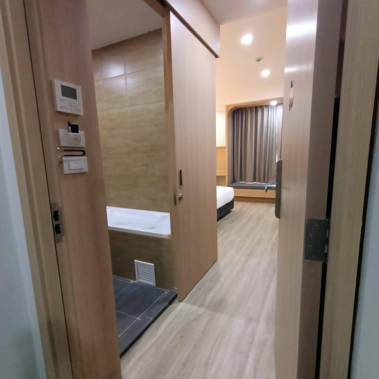 Mayflower Grande Suite Hotel Пхітсанулок Екстер'єр фото